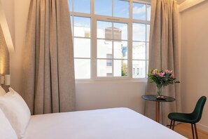 Superior Apartment | Individually decorated, soundproofing, free WiFi, bed sheets - Faubourg Station (Paris)
