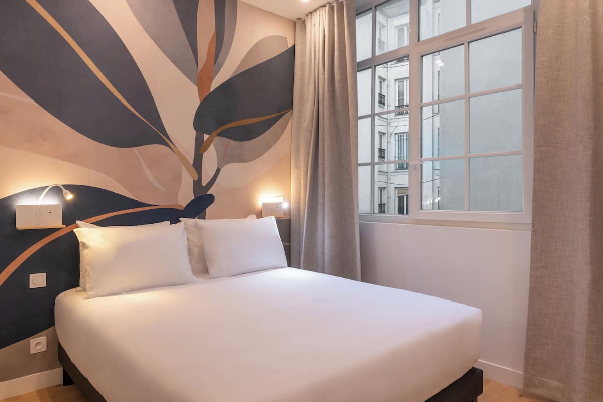 Soundproofing, WiFi (free), individually decorated, bed sheets