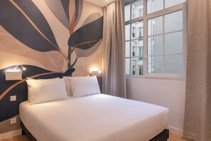 Individually decorated, soundproofing, free WiFi, bed sheets - Faubourg Station (Paris)