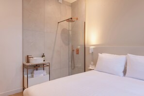 Family Apartment | Individually decorated, soundproofing, free WiFi, bed sheets - Faubourg Station (Paris)