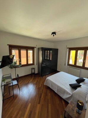 2 bedrooms, desk, iron/ironing board, travel crib - New apartment in Rome Trastevere w/ 2 beds, living, excellent transport (Roma)
