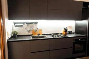 Kühlschrank, Ofen, Herdplatte, Geschirrspüler