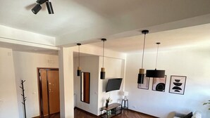 Interior - New apartment in Rome Trastevere w/ 2 beds, living, excellent transport (Roma)