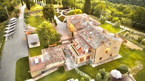 A large, historic building with multiple wings and a courtyard. - Podere Cavalbianco (Monte San Savino)