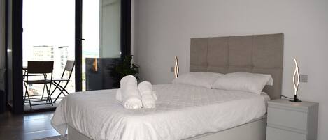 1 slaapkamer, een bureau, een strijkplank/strijkijzer, wifi