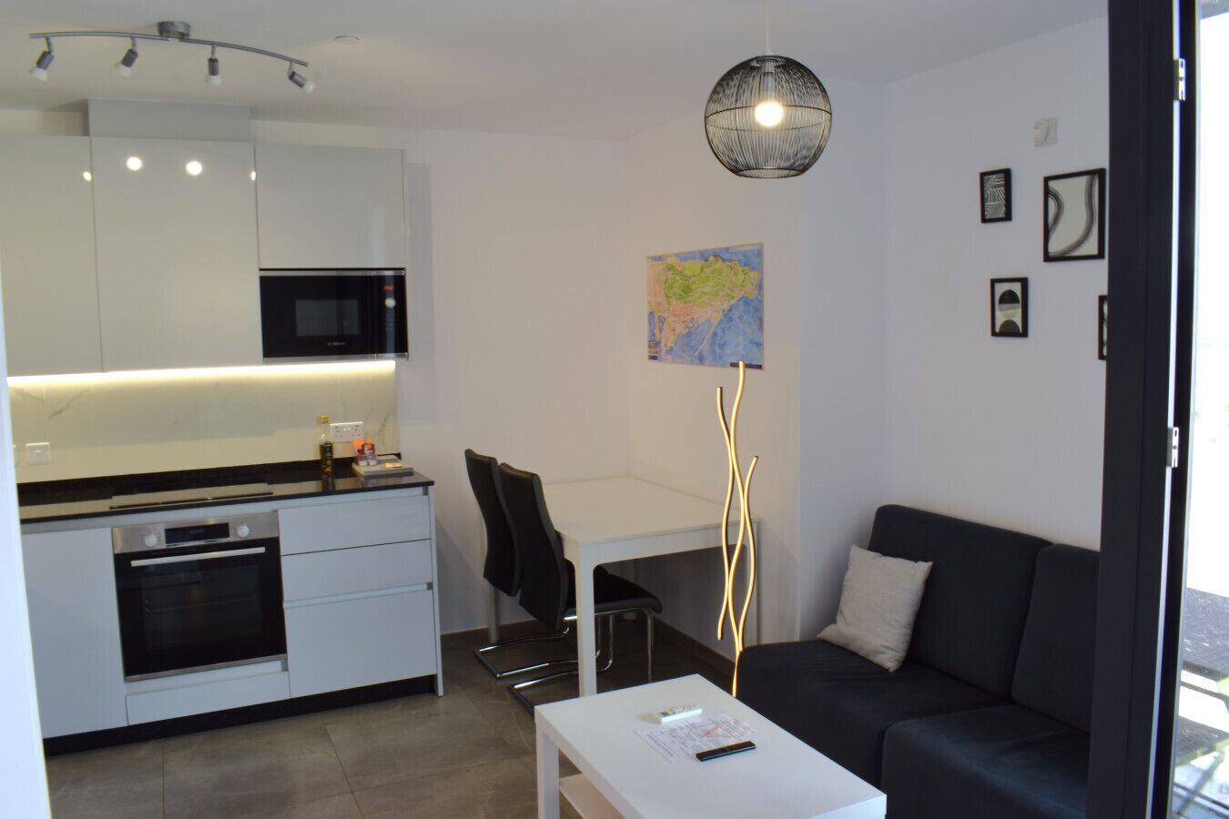 冰箱、微波炉、烤箱、烤面包机