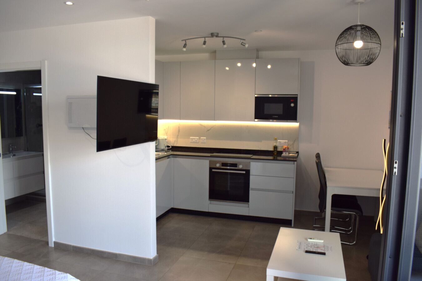 雪櫃、微波爐、焗爐、多士爐