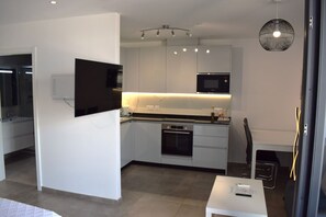 Refrigerador, microondas, horno y tostadora