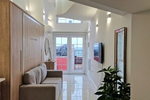 TV - Beachfront Oasis Gibraltar (Gibraltar)
