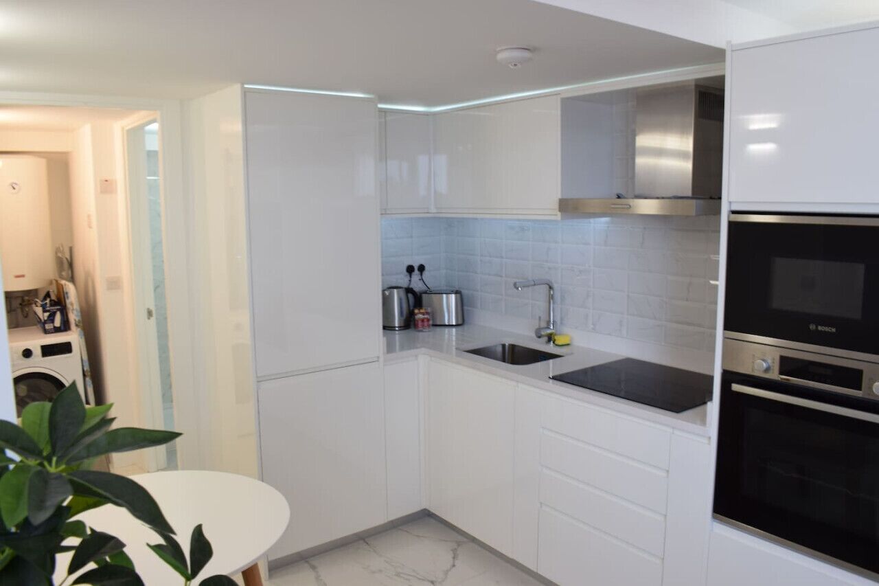 Réfrigérateur, micro-ondes, four, grille-pain