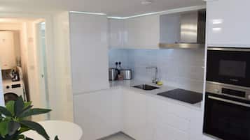 Réfrigérateur, micro-ondes, four, grille-pain