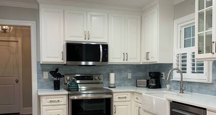 Location Location : Downtown Cary NC- Dog friendly, quaint, clean home