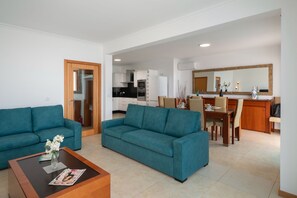 Smart TV - Amazing sea views over Funchal | Atlantic Sunrise (Funchal)