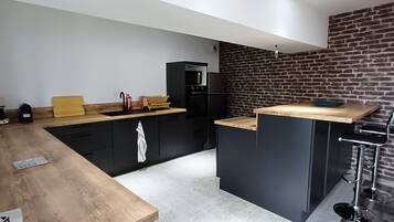 Microonde, forno, piano cottura, lavastoviglie