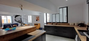 Microwave, oven, stovetop, dishwasher - L'Escapade Courteline (Thouars)