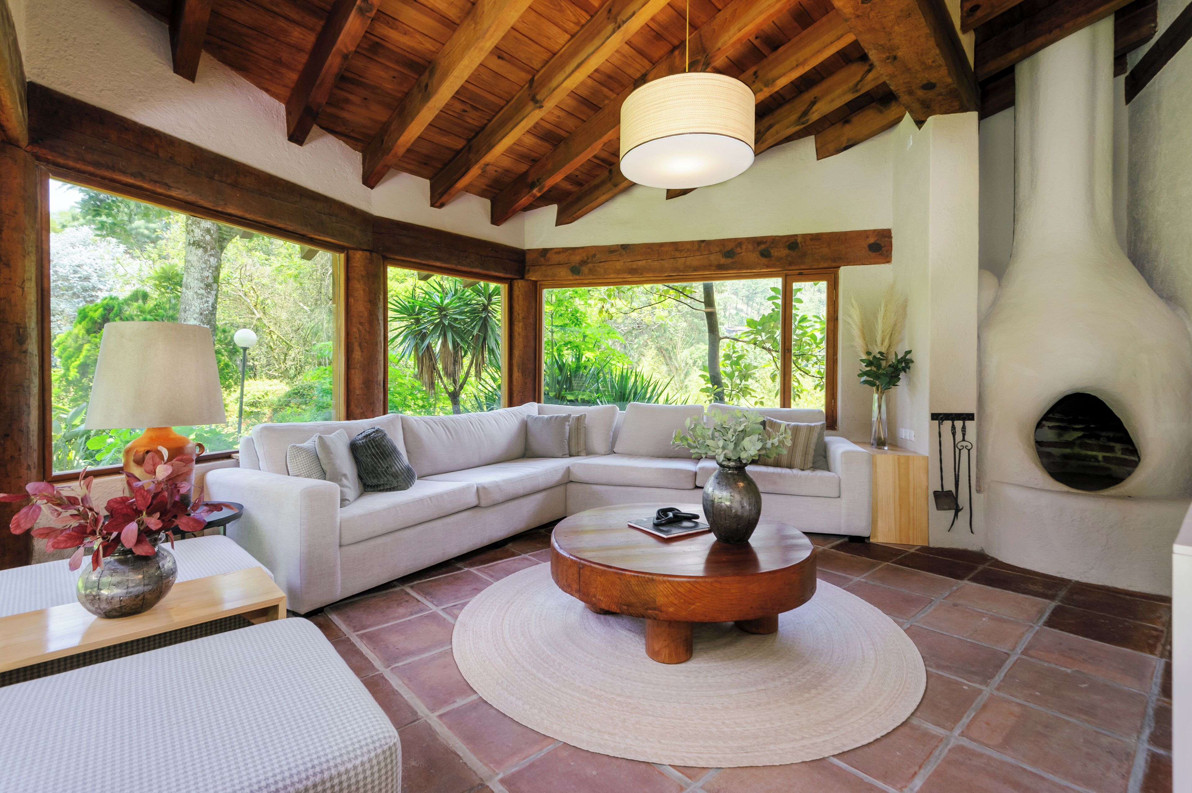 43-inch flat-screen TV with cable channels, fireplace