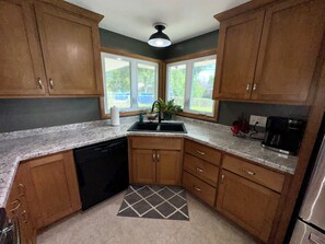 Refrigerador, microondas, horno, placa de cocina