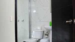 Standard Twin Room, City View | Bathroom - Rooftop Xilitla  (Xilitla)