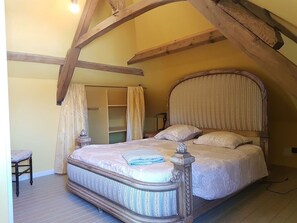 5 bedrooms, iron/ironing board, travel cot, free WiFi - Spacious modern townhouse (Béthune)