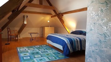 5 slaapkamers, een strijkplank/strijkijzer, reisbedje, gratis wifi