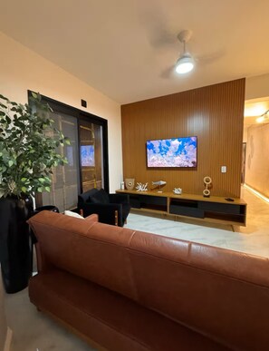 Interior - House 50 meters from the beach with Jacuzzi and barbecue (Praia de Maresias São Sebastião)