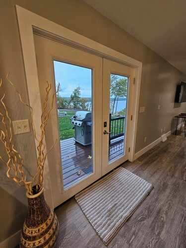 Spacious 4-bedroom house on Lake Delta on a private road