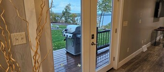 Spacious 4-bedroom house on Lake Delta on a private road