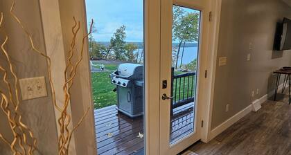 Spacious 4-bedroom house on Lake Delta on a private road