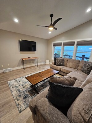 Smart-TV og stereoanlegg