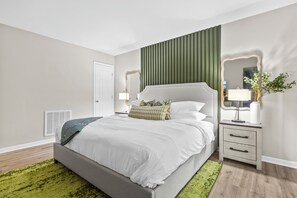 4 bedrooms, WiFi, bed sheets - Minutes To Clemson & Lake Hartwell + Hot Tub + Game Lounge + Private Views! (Westminster)