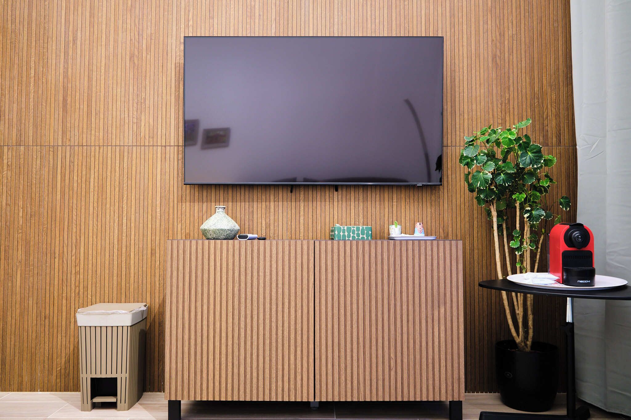 Comfort-Haus, Kochnische | Wohnbereich | Flachbildfernseher