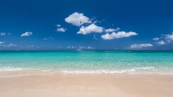 Uitzicht op strand/zee