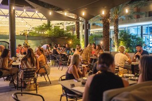 3 Bars/Lounges