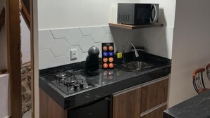 奢華套房, 城市景觀 | 私人廚房 | 微波爐、烤箱、爐台、鍋具/餐盤/廚房用品