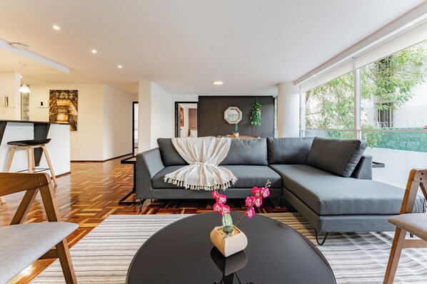 Living area - Parques Condesa Apartments by VH (Mexico City)