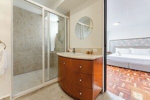 Douche, serviettes fournies