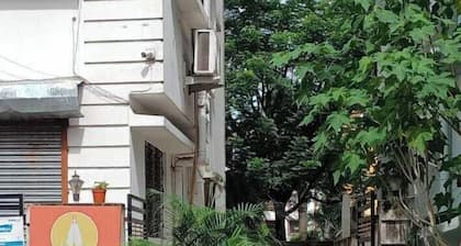 9-bedroom building in fabulous Kolkata with WiFi, fitness room, AC