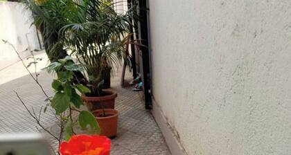 9-bedroom building in fabulous Kolkata with WiFi, fitness room, AC