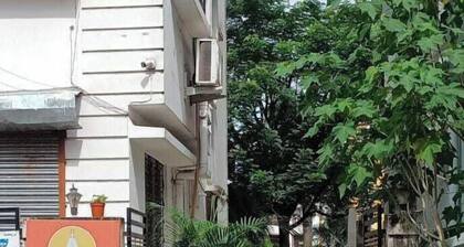 9-bedroom building in fabulous Kolkata with WiFi, fitness room, AC