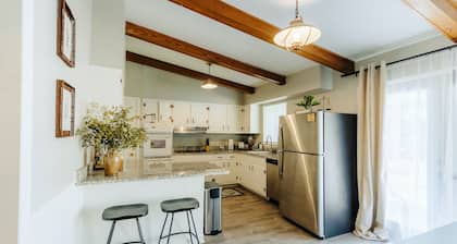 Centrally Located 2 King Bed Midtown Memphis 2362