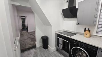 Rumah | Dapur pribadi | Lemari es, microwave, oven, dan kompor
