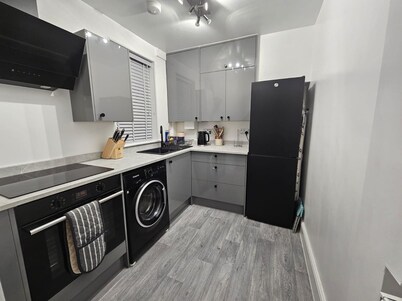 Newly Renovated 2 Bed With Garden & Parking