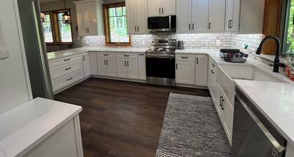 New Adirondack spacious cabin in the Lake George and Gore Mountain Area