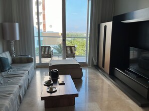 Smart TV - VIDANTA GRAND LUXXE 2 BED, PLATINUM, 16 GOLF COURSES, 2 massages, RIVIERA MAYA SPA (Las Jarretaderas)