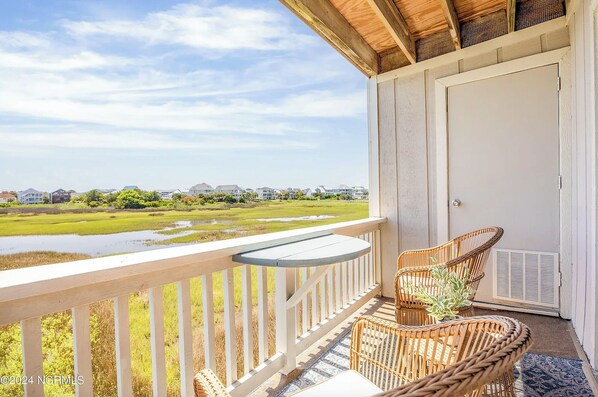 Property grounds - Pet Friendly condo in charming Carolina Beach just steps to the sand! (Carolina Beach)