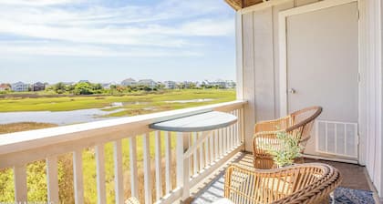 Pet Friendly condo in charming Carolina Beach just steps to the sand!