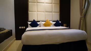 1 makuuhuone, tallelokero huoneessa, työpöytä