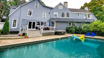 7 bedrooms
