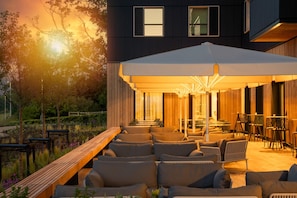 Outdoor dining - Voco Zeal Exeter Science Park (Exeter)
