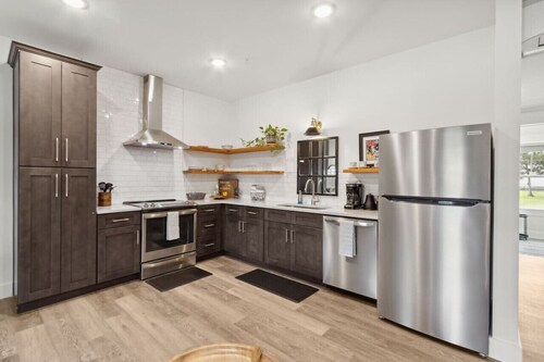 #D Industrial Vibe - DT - Steps to Shops & Dining